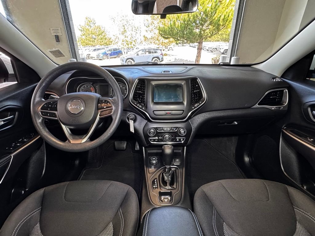 Used 2019 Jeep Cherokee Latitude w/ Popular Appearance Group AWD/4WD image 16