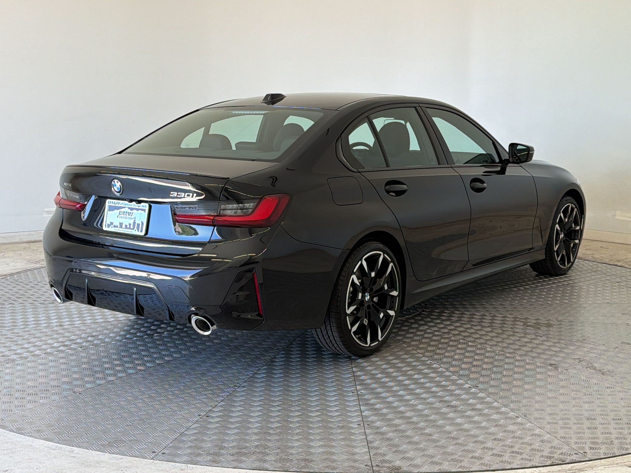 New 2026 BMW 330i xDrive Sedan w/ M Sport Package AWD/4WD image 9