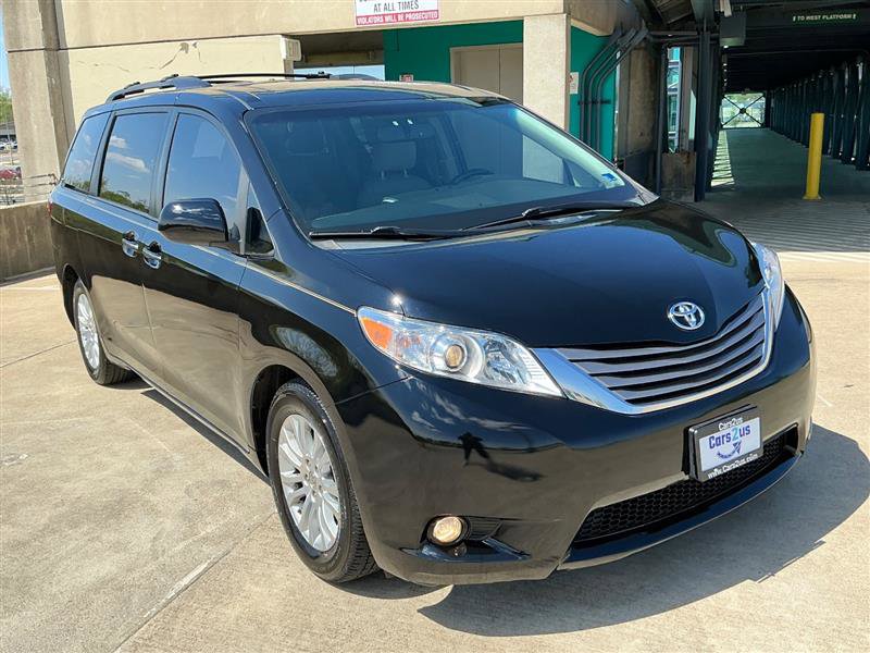 Used 2016 Toyota Sienna XLE w/ XLE Navigation Package image 11