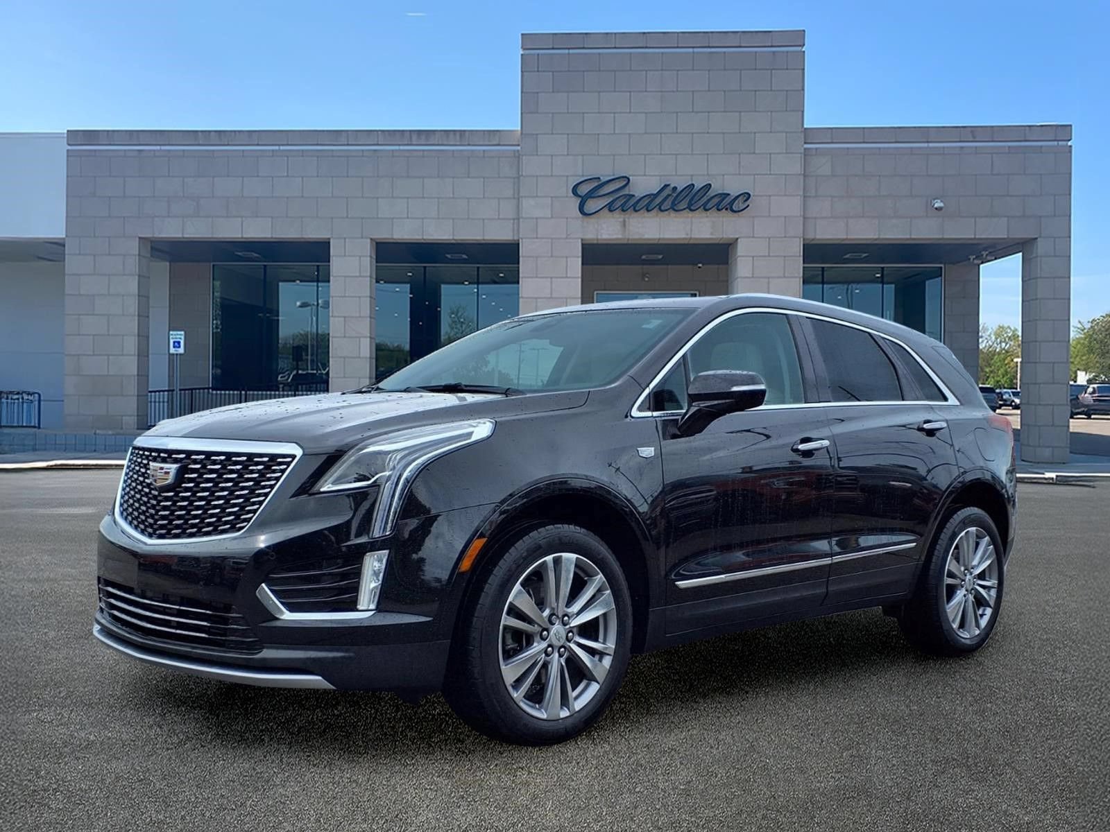 Used 2024 Cadillac XT5 Premium Luxury w/ LPO, Floor Liner Package FWD image 1