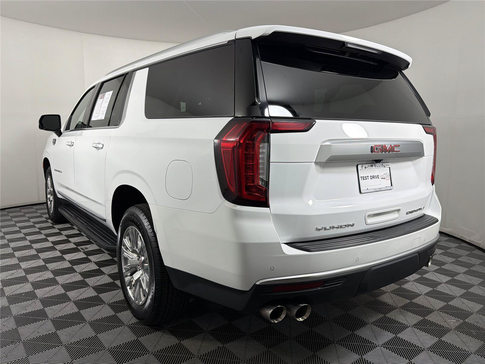 Certified 2024 GMC Yukon XL Denali RWD image 4
