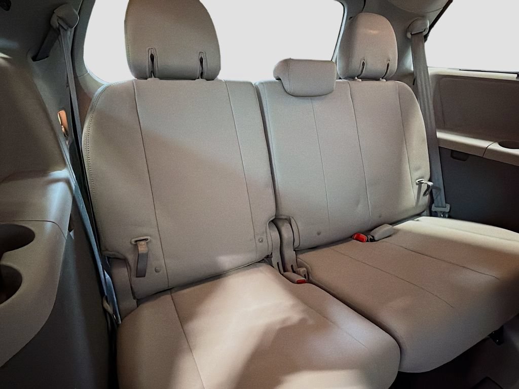 Used 2020 Toyota Sienna XLE w/ XLE Navigation Package AWD/4WD image 29