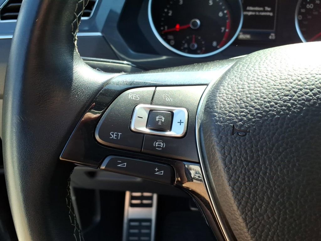 Used 2021 Volkswagen Tiguan SE R-Line image 24