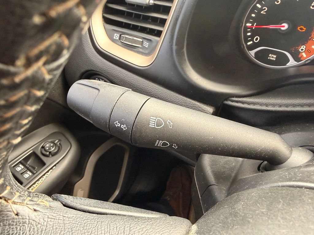 Used 2015 Jeep Renegade Limited w/ Safety & Security Group I FWD image 19