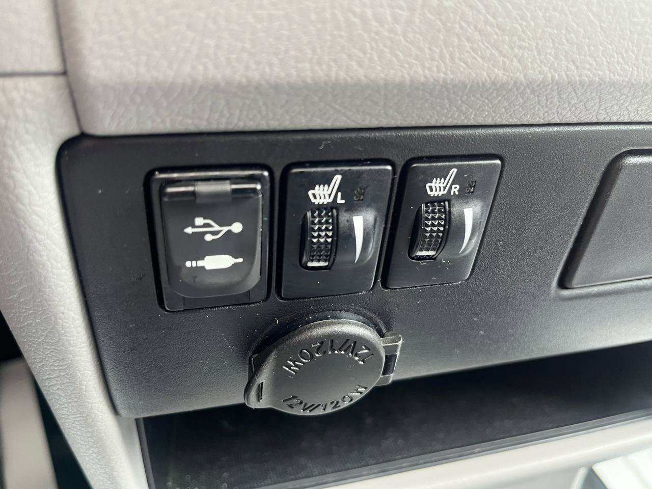 Used 2017 Toyota Sienna XLE w/ XLE Navigation Package FWD image 22
