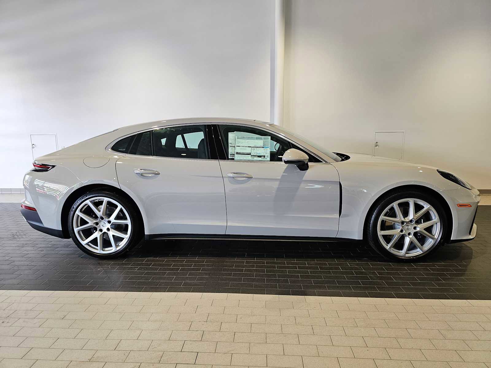 New 2025 Porsche Panamera 4 image 8