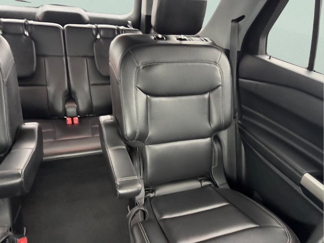 Used 2024 Ford Explorer XLT w/ Equipment Group 202A AWD/4WD image 19