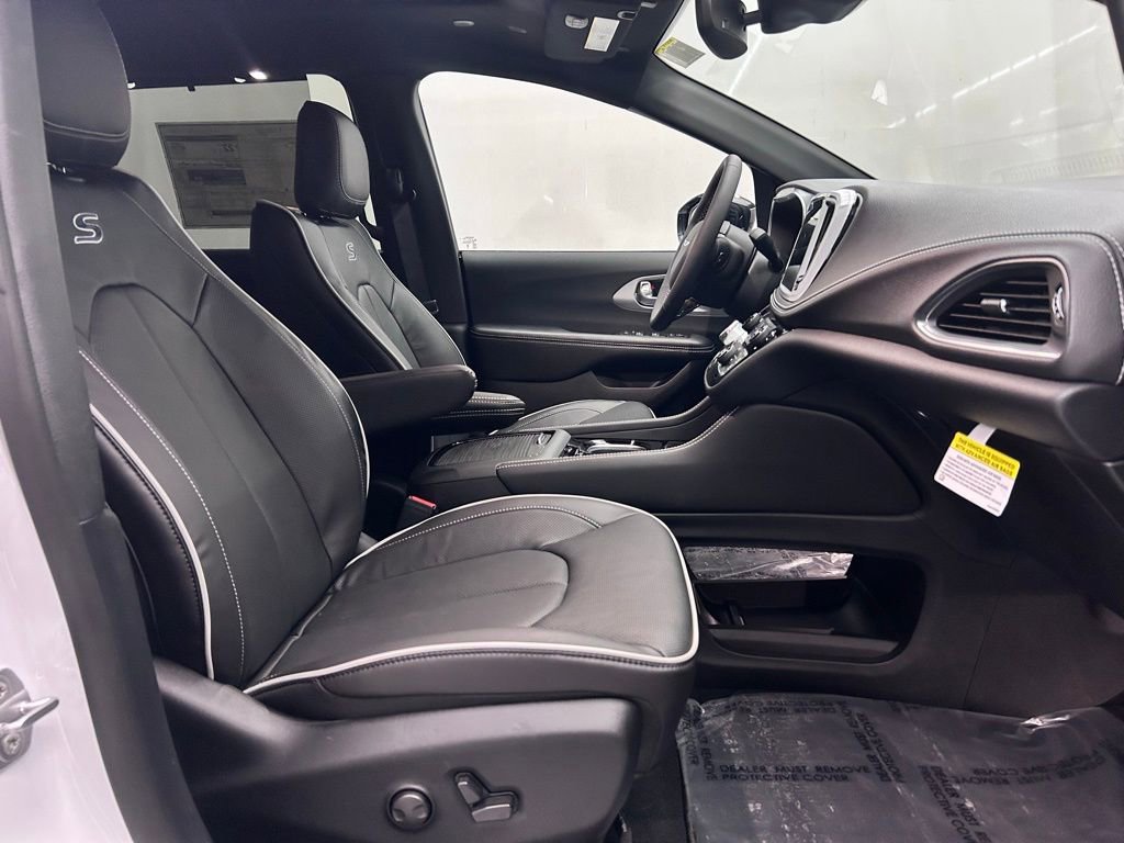 New 2026 Chrysler Pacifica Limited w/ S Appearance Package image 19