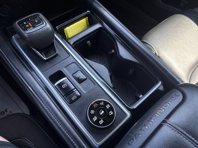 Used 2023 Nissan Pathfinder SL AWD/4WD image 19