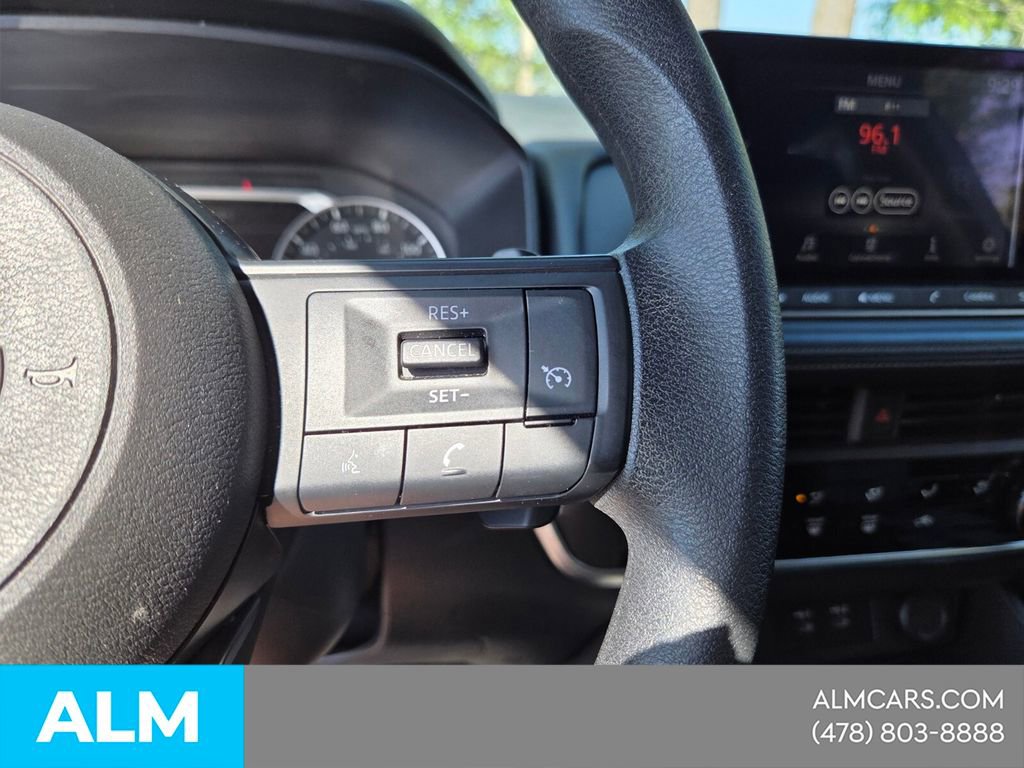 Used 2024 Nissan Rogue S image 23