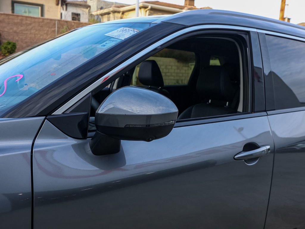 Certified 2025 Nissan Rogue SL FWD image 12