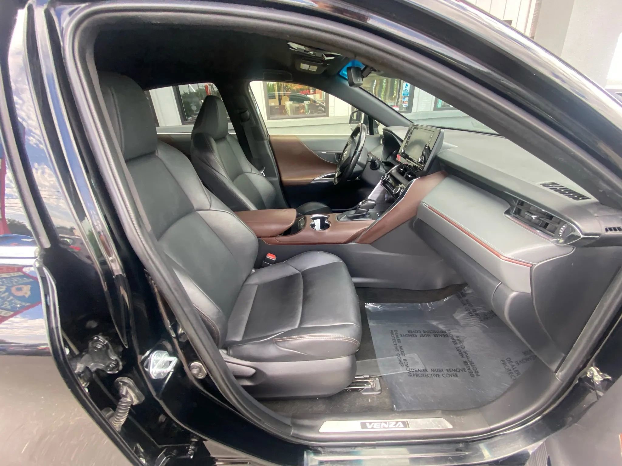 Used 2022 Toyota Venza XLE image 31