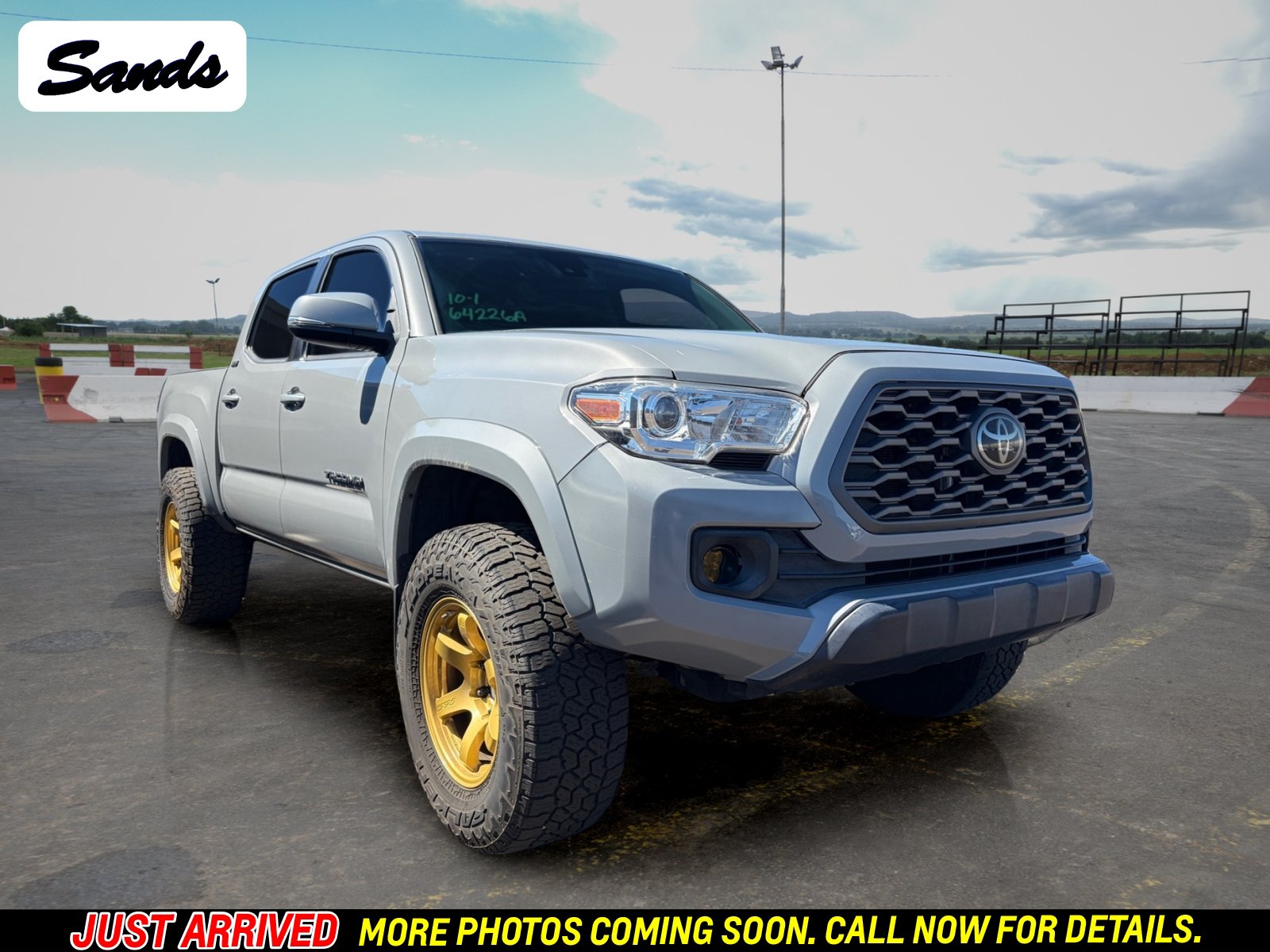Used 2021 Toyota Tacoma SR5 w/ Technology Package AWD/4WD image 1