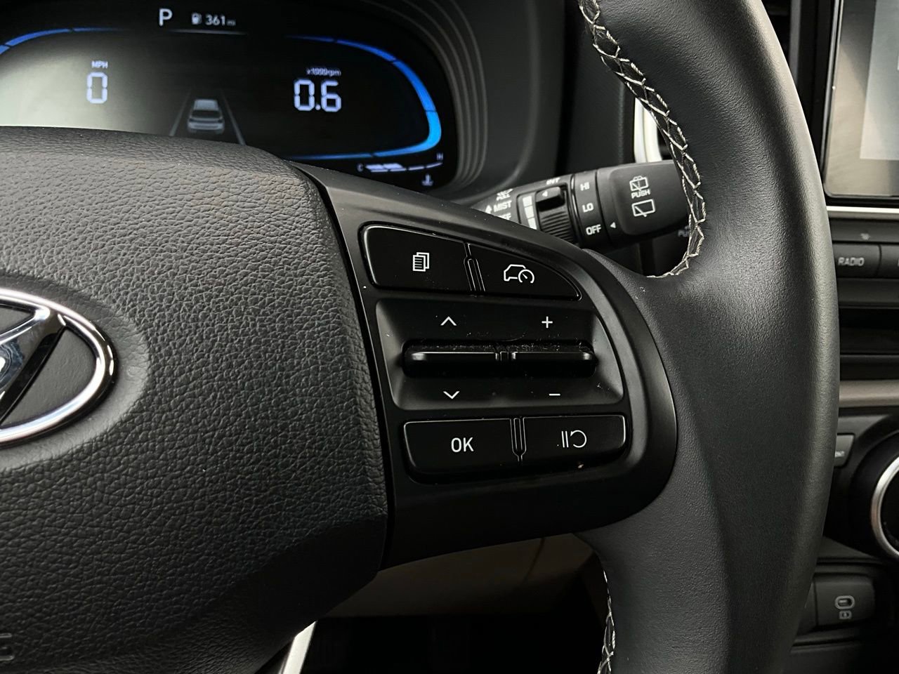 Used 2025 Hyundai Venue SEL image 35