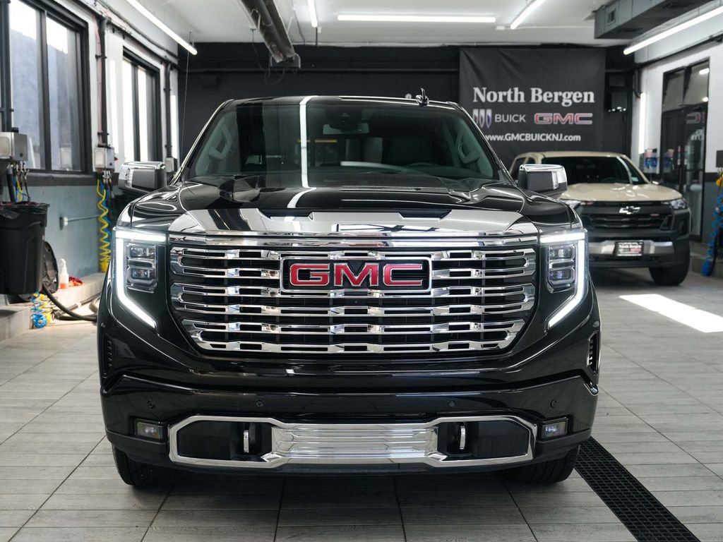 Used 2025 GMC Sierra 1500 Denali AWD/4WD image 2