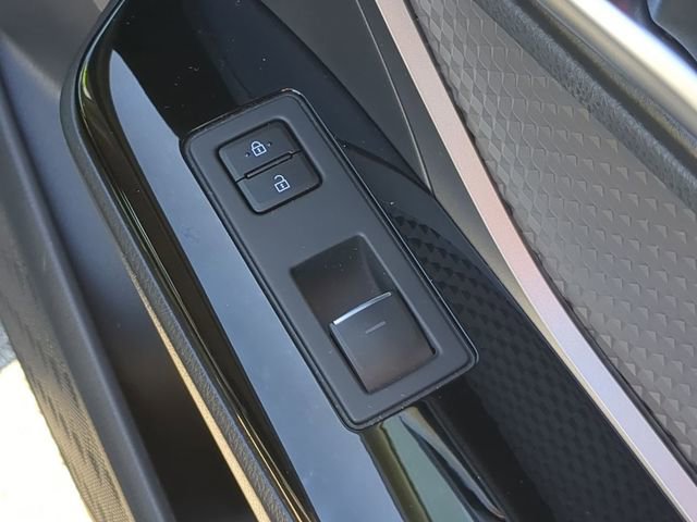 Used 2021 Toyota C-HR XLE image 42