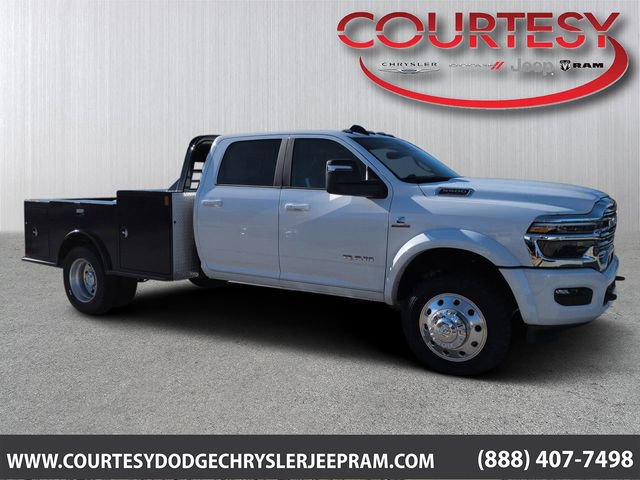 New 2026 RAM 5500 4x4 Crew Cab w/ Laramie Trim Package image 1