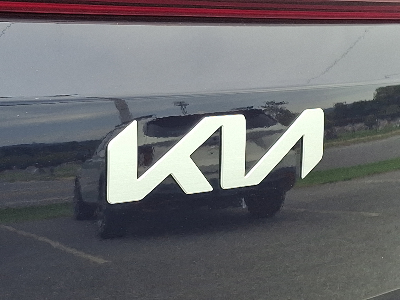 Used 2025 Kia Carnival FWD image 28