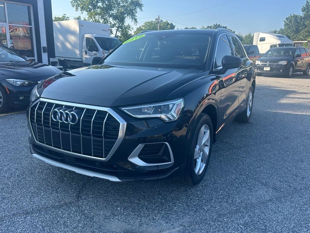 Used 2019 Audi Q3 2.0T Premium Plus w/ Premium Plus Package AWD/4WD image 2
