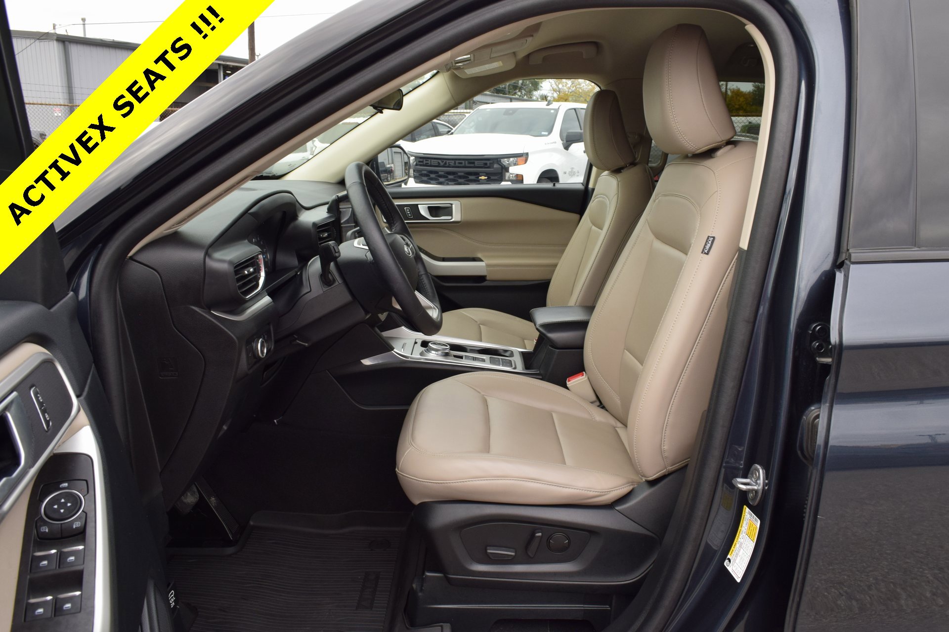 Used 2023 Ford Explorer XLT w/ Equipment Group 202A image 3