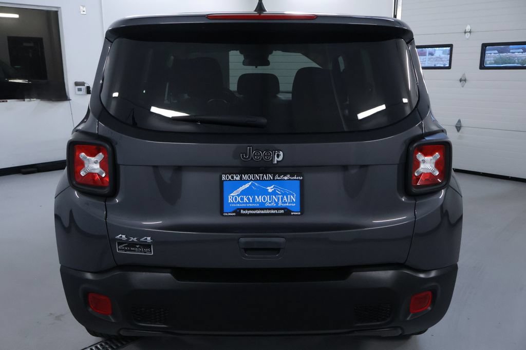 Used 2023 Jeep Renegade Latitude AWD/4WD image 6