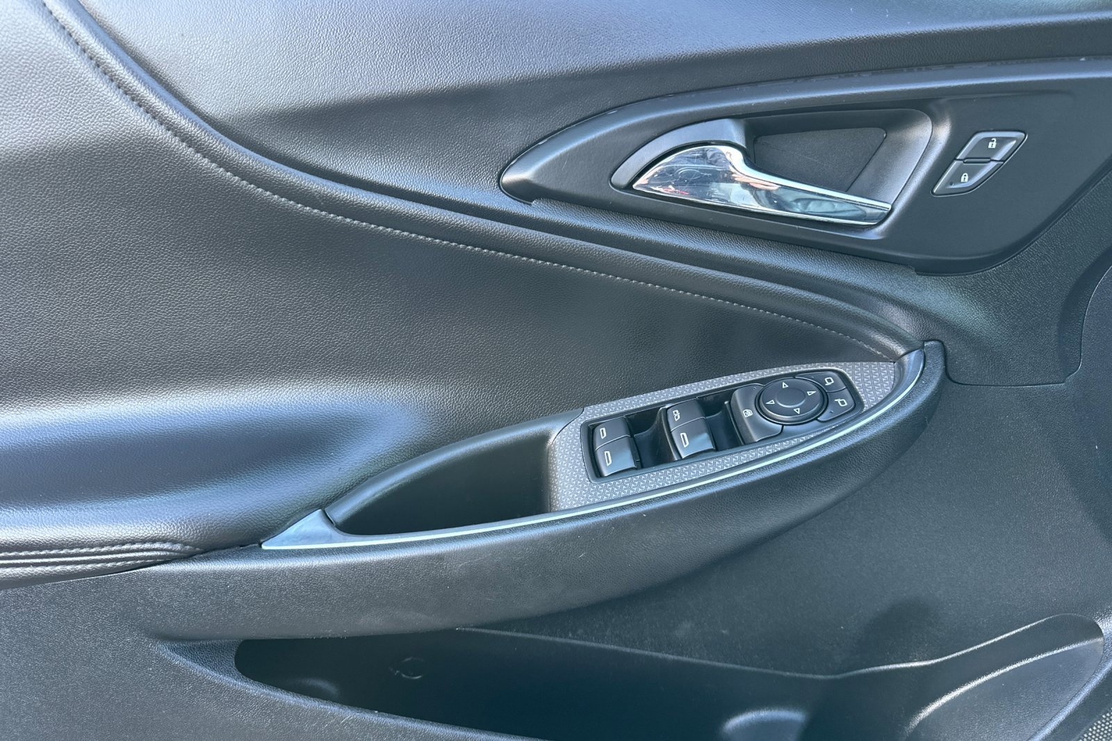 Used 2019 Chevrolet Malibu Hybrid w/ Leather Package image 10