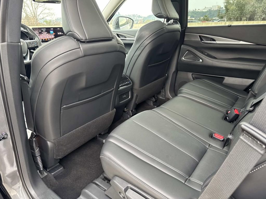 Certified 2025 INFINITI QX60 Luxe image 11