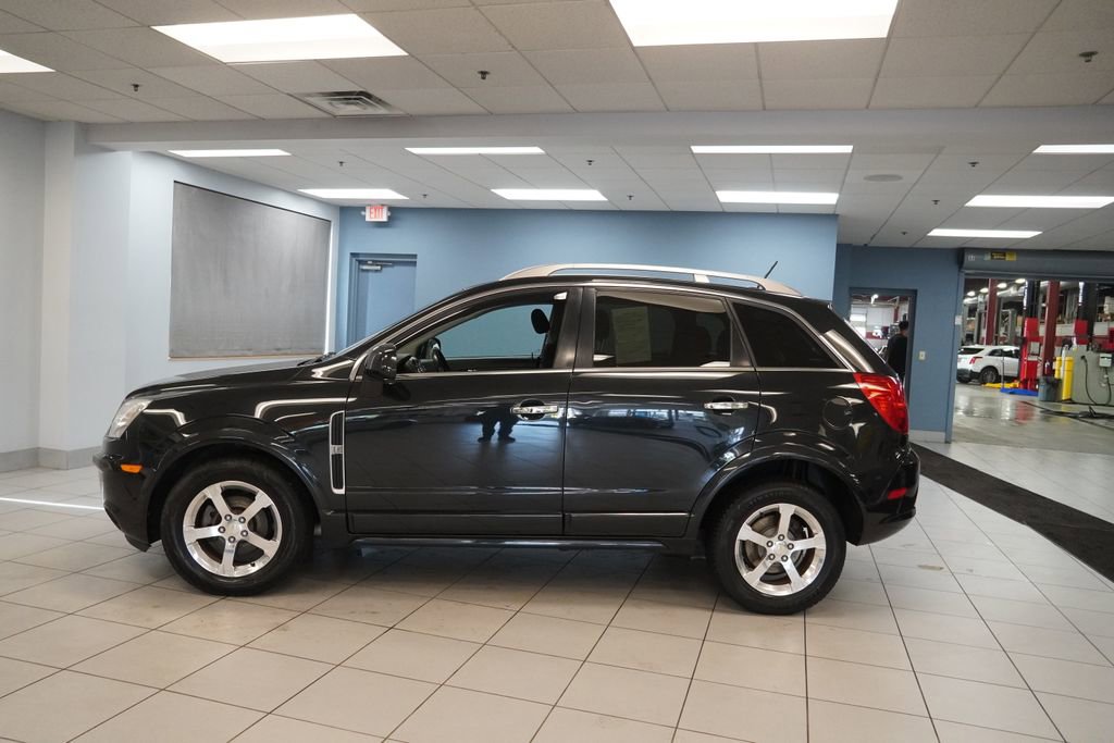 Used 2014 Chevrolet Captiva Sport LT FWD image 2