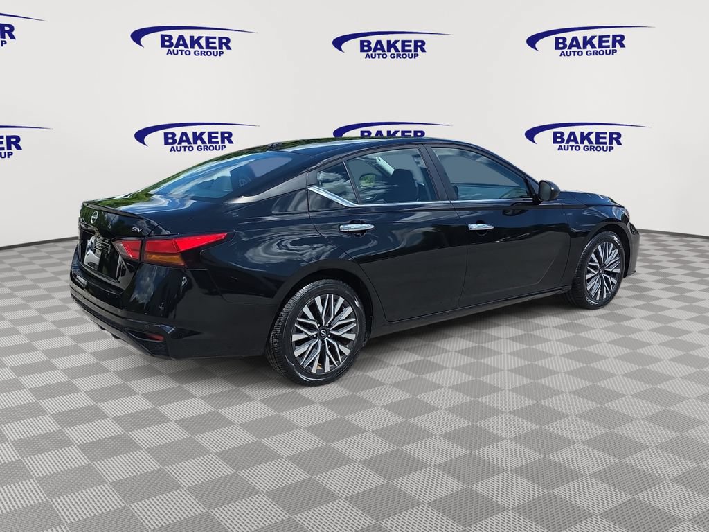 Used 2024 Nissan Altima 2.5 SV FWD image 3