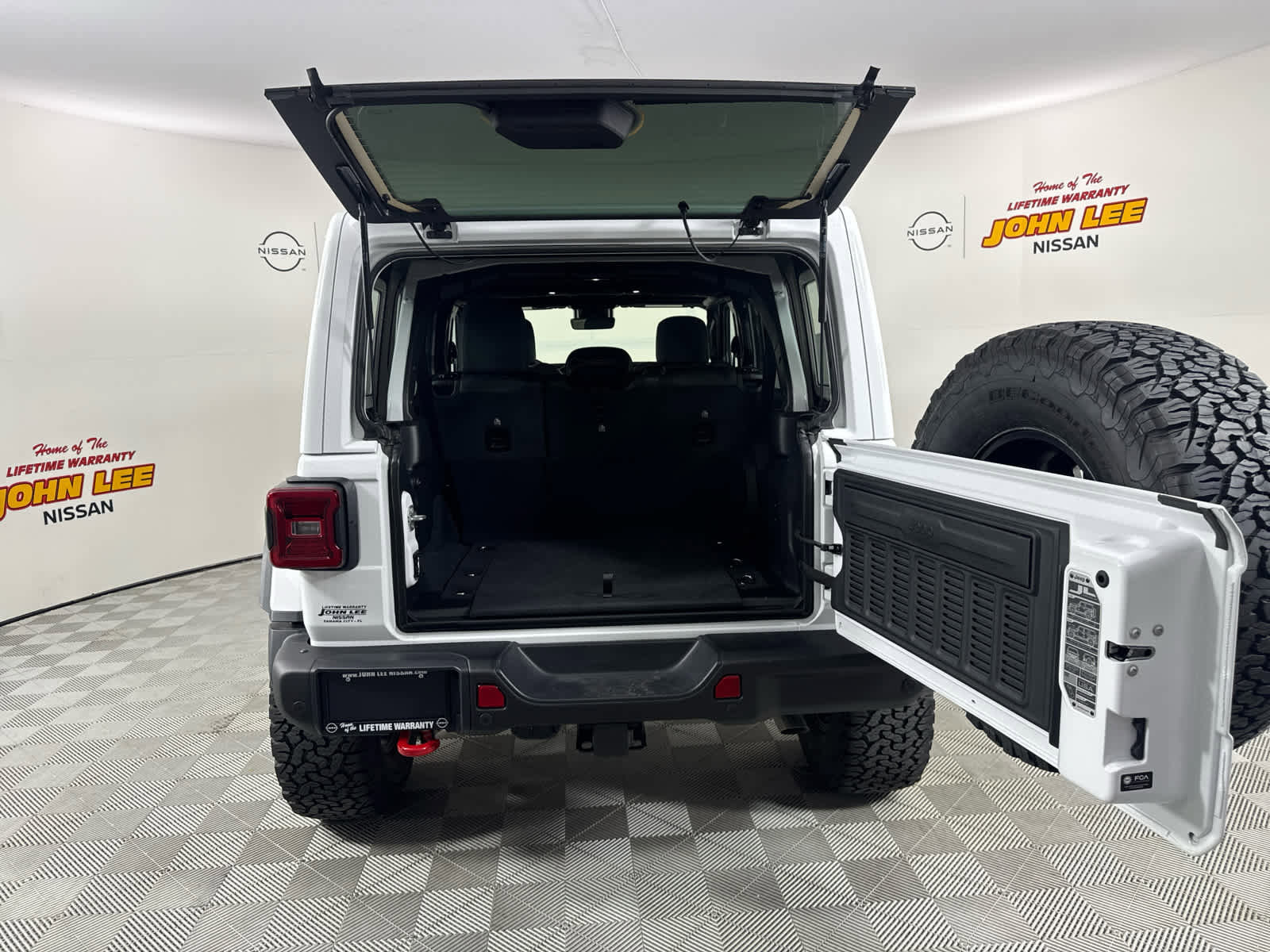 Used 2025 Jeep Wrangler Unlimited Rubicon image 5