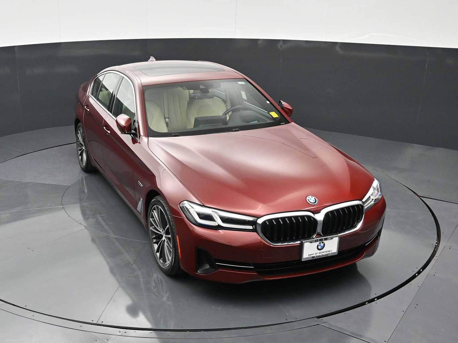 Used 2023 BMW 530e w/ Premium Package image 17