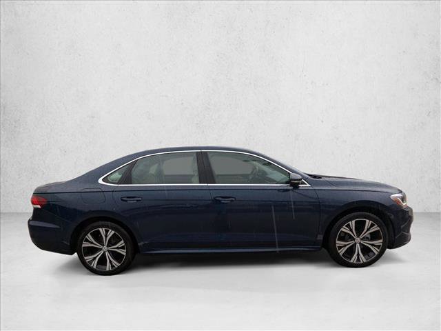 Used 2021 Volkswagen Passat 2.0T SE w/ Luggage Net & Mats Package video 4
