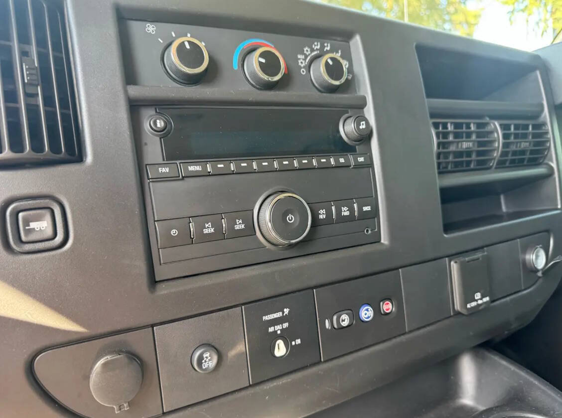 Used 2018 Chevrolet Express 2500 LS w/ Driver Convenience Package RWD image 14