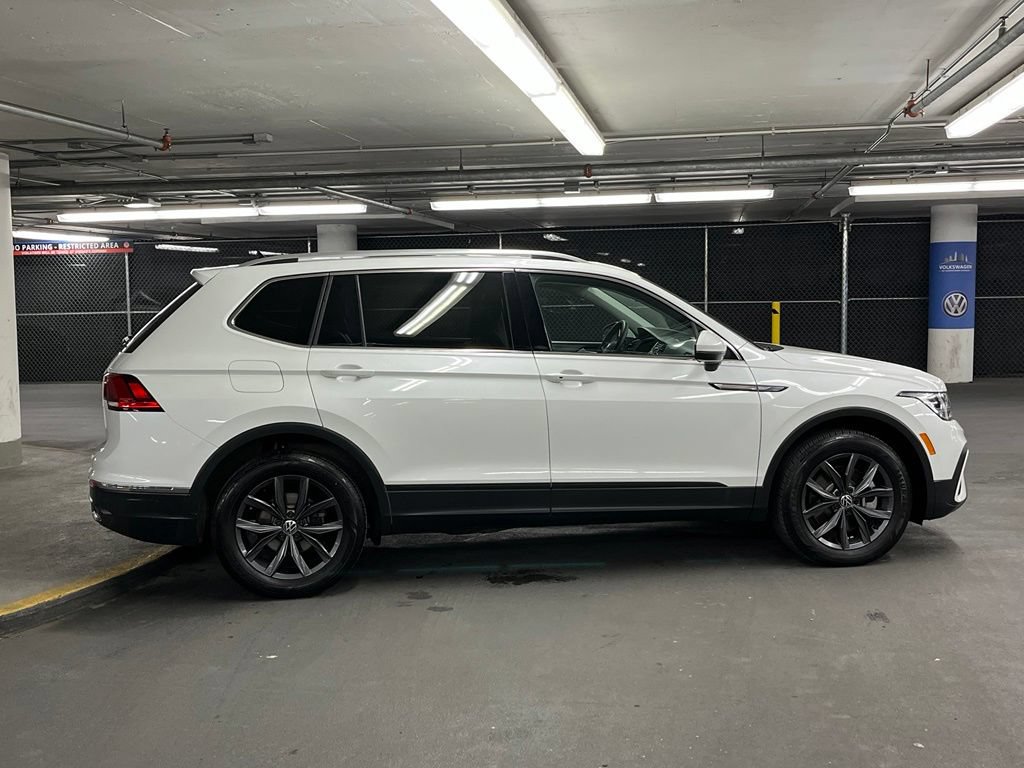 Used 2023 Volkswagen Tiguan SE w/ Panoramic Sunroof Package FWD image 39