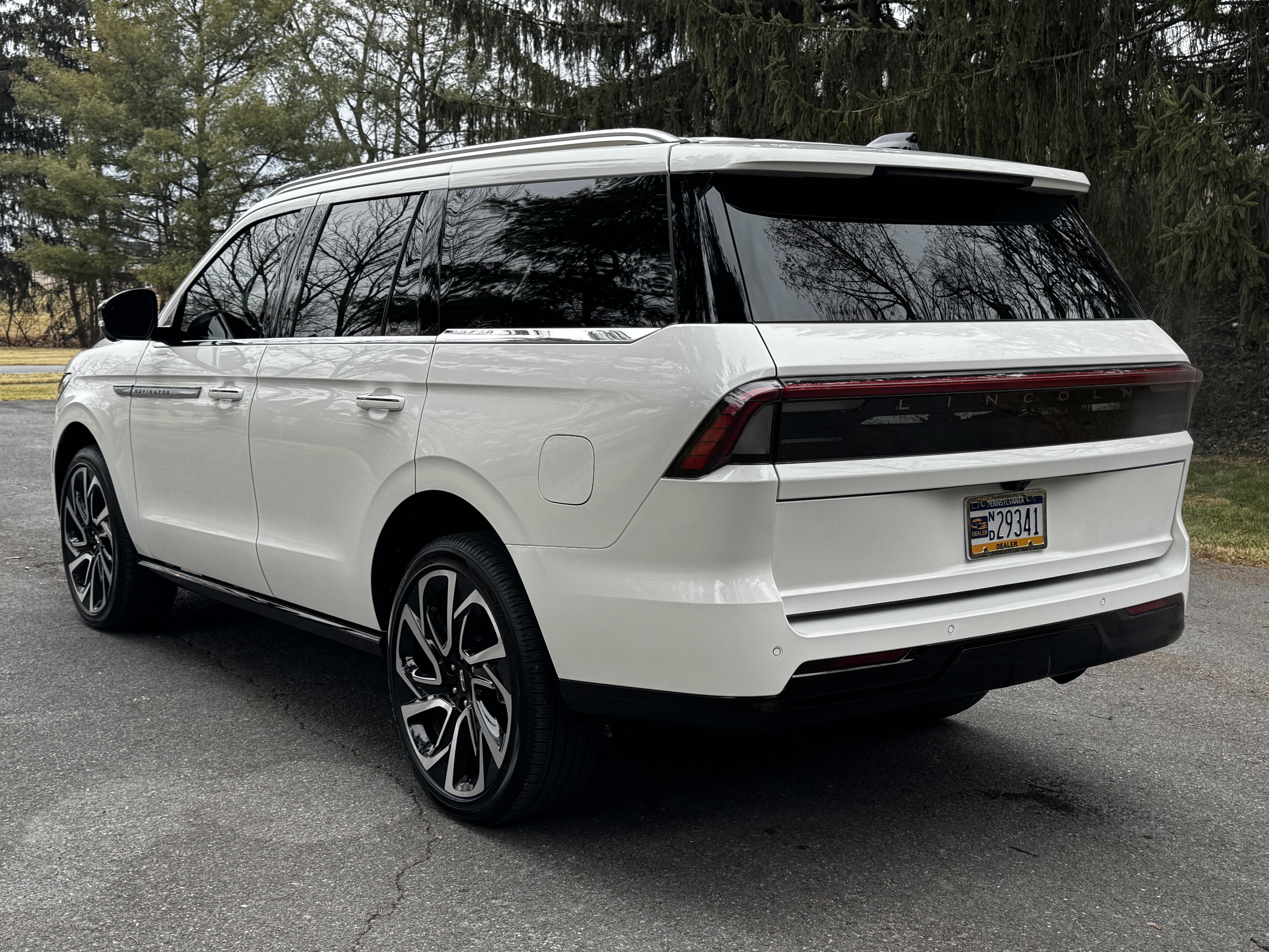 Used 2026 Lincoln Navigator Reserve AWD/4WD image 14