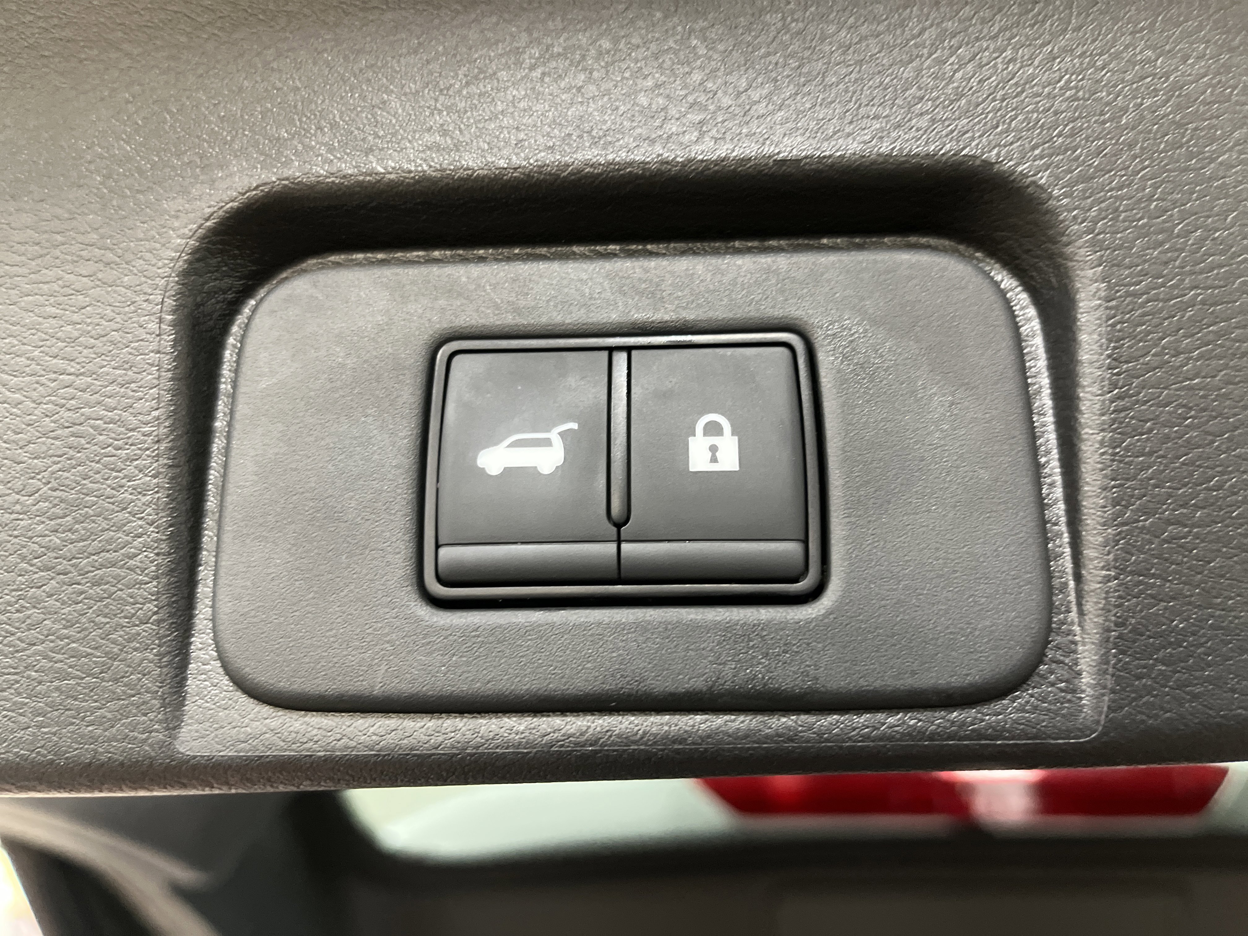 Used 2024 Nissan Rogue SV image 29