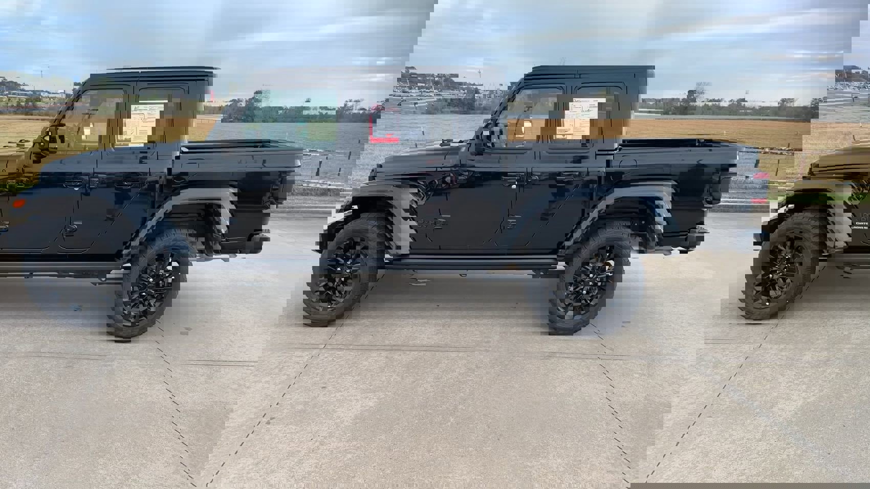 Used 2023 Jeep Gladiator Overland image 6