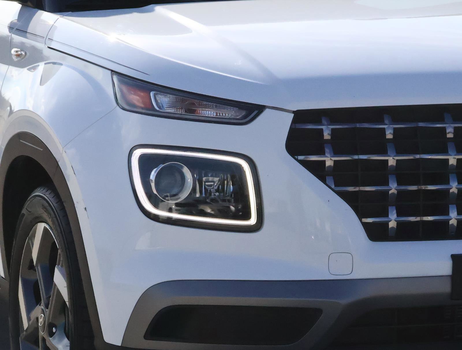 Used 2021 Hyundai Venue SEL w/ Premium Package image 7