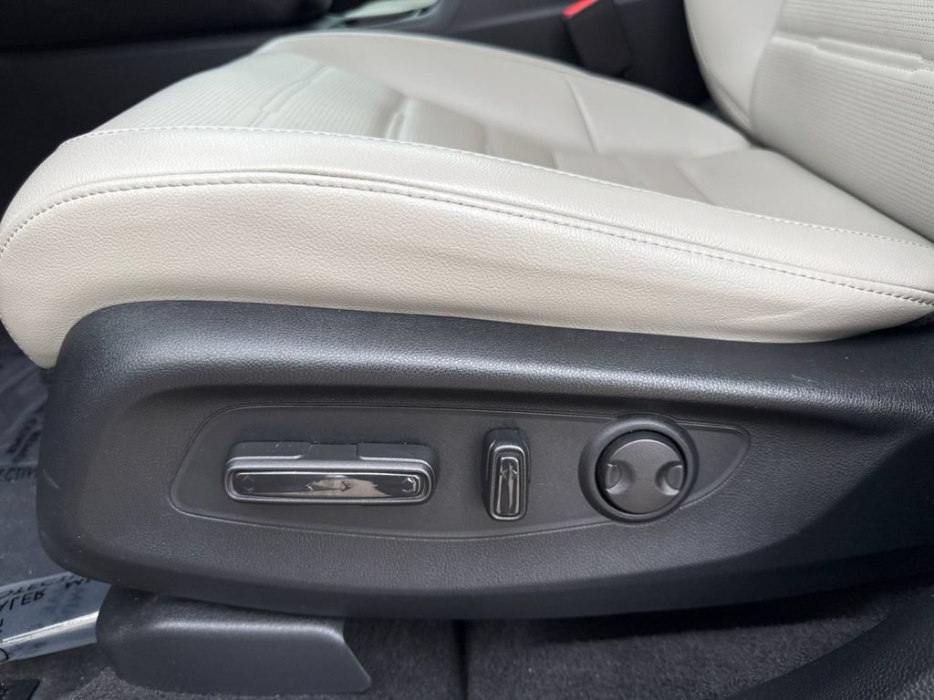 Used 2024 Honda CR-V EX-L image 10