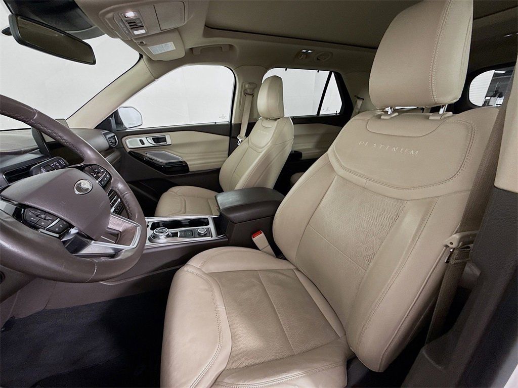 Used 2022 Ford Explorer Platinum w/ Equipment Group 601A image 5