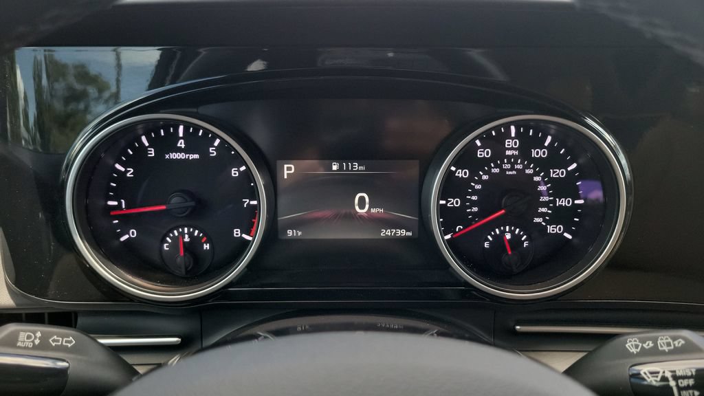 Used 2024 Kia Carnival EX FWD image 21