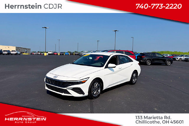 Used 2024 Hyundai Elantra SEL FWD image 3
