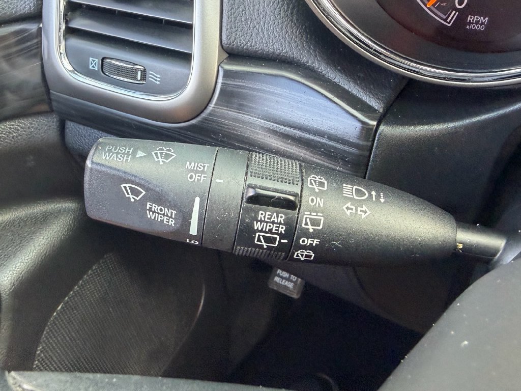 Used 2019 Jeep Grand Cherokee Laredo RWD image 29