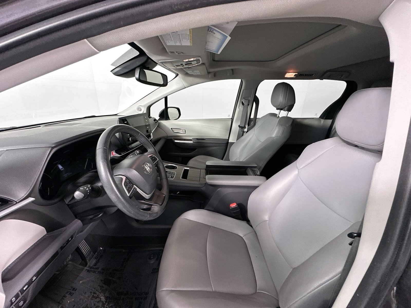 Used 2022 Toyota Sienna XLE w/ XLE Plus Package FWD image 21