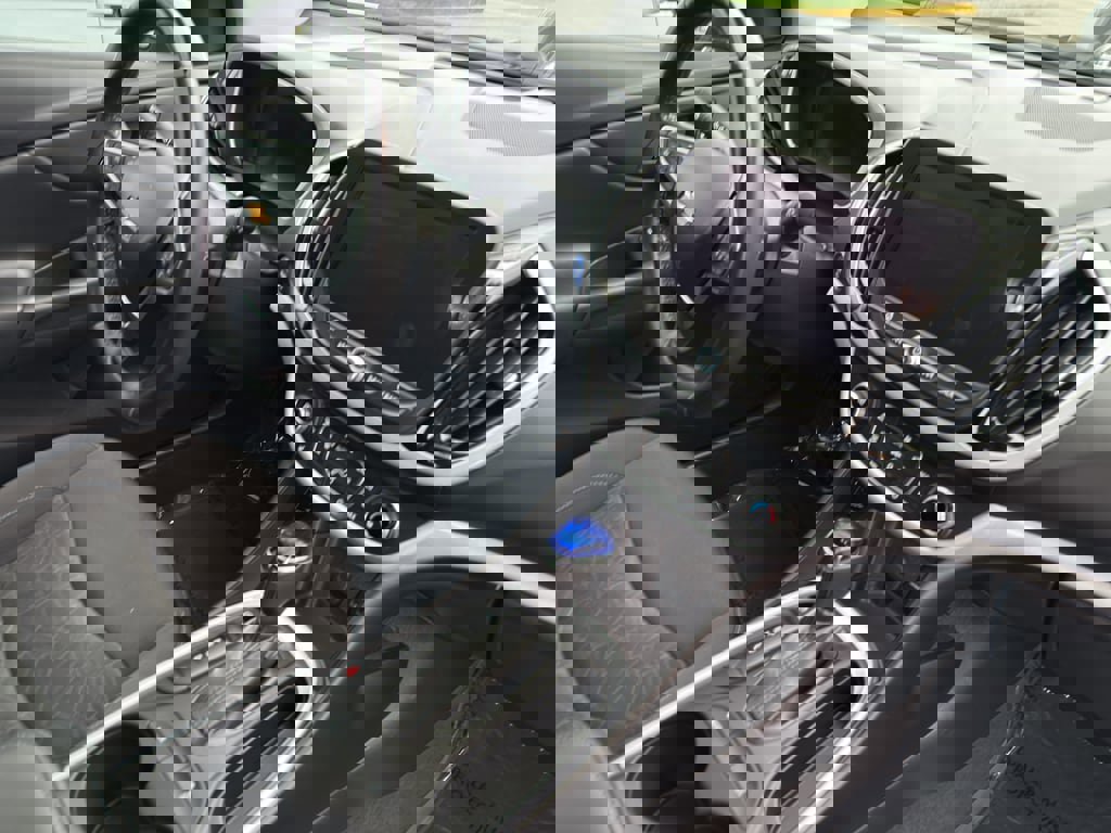 Used 2018 Chevrolet Volt LT w/ Comfort Package image 16