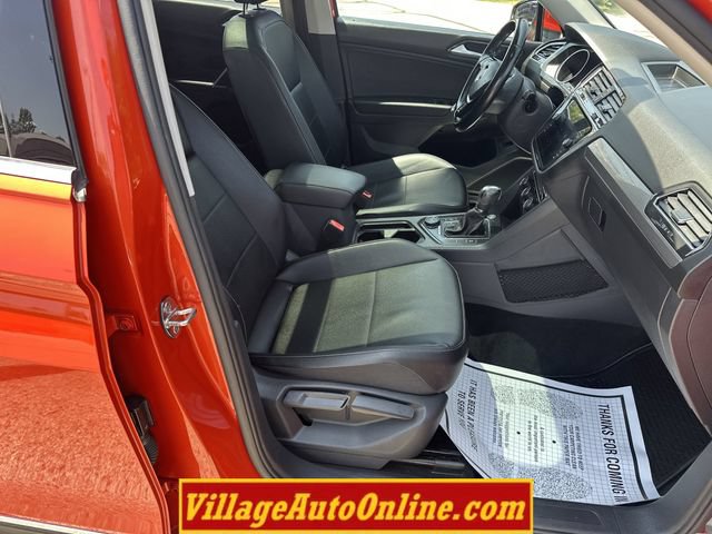 Used 2018 Volkswagen Tiguan SEL AWD/4WD image 40