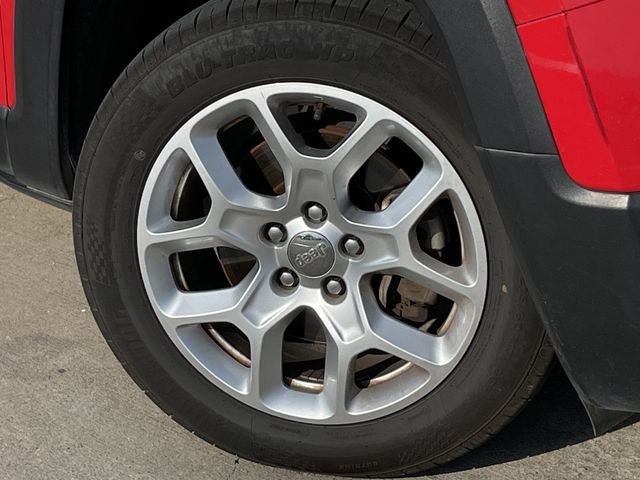 Used 2017 Jeep Renegade Latitude FWD image 9