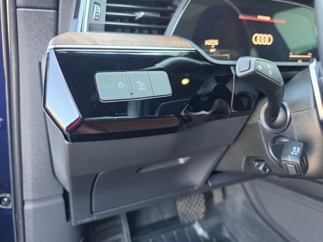 Used 2022 Audi e-tron Premium w/ Towing Package AWD/4WD image 23