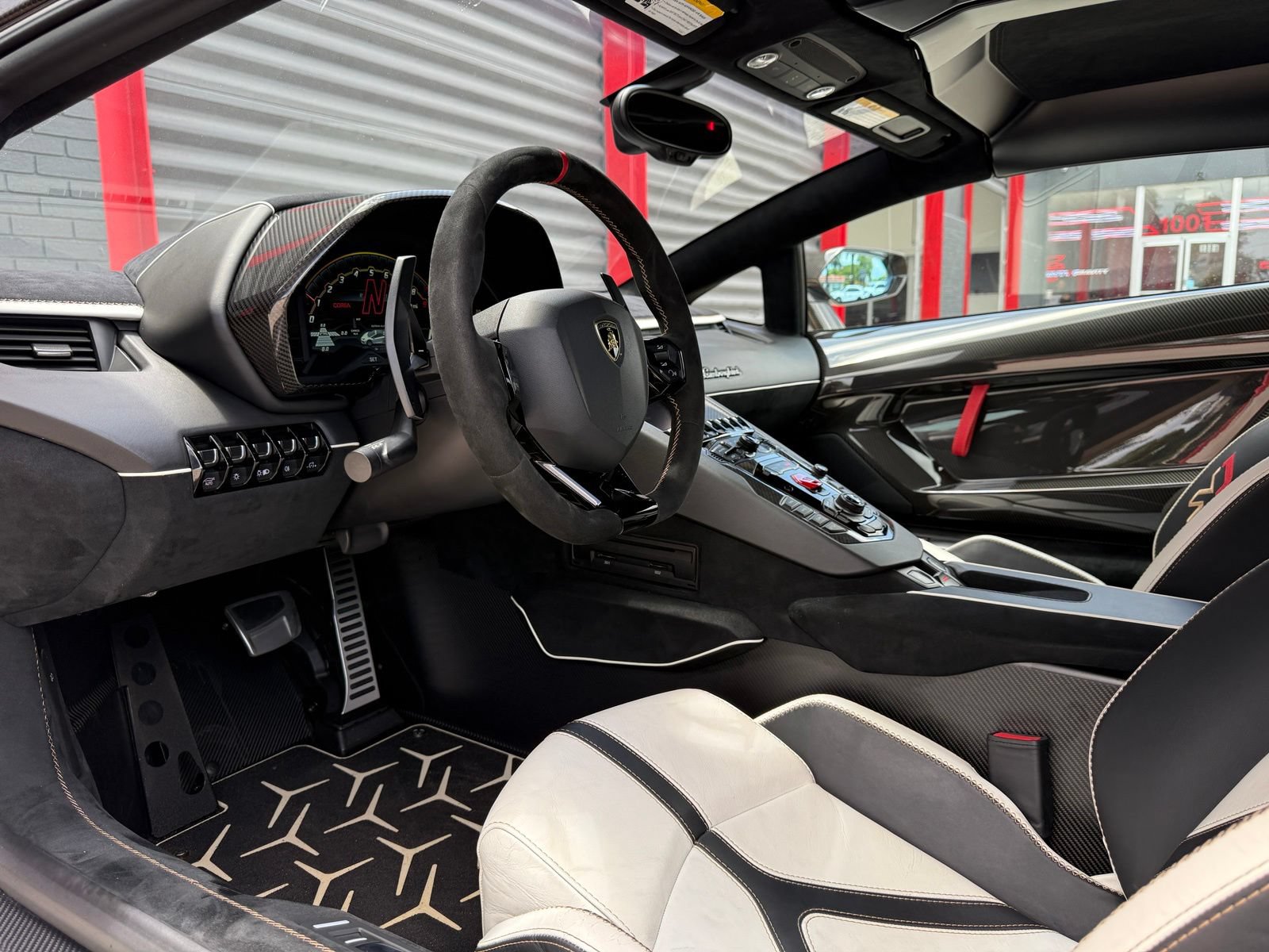Used 2020 Lamborghini Aventador SVJ AWD/4WD image 2