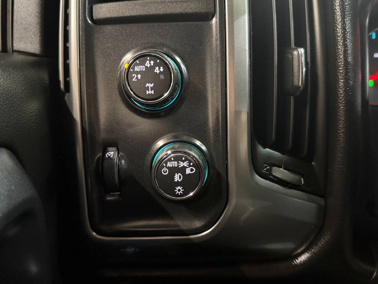 Used 2015 Chevrolet Silverado 1500 LT w/ All Star Edition AWD/4WD image 36